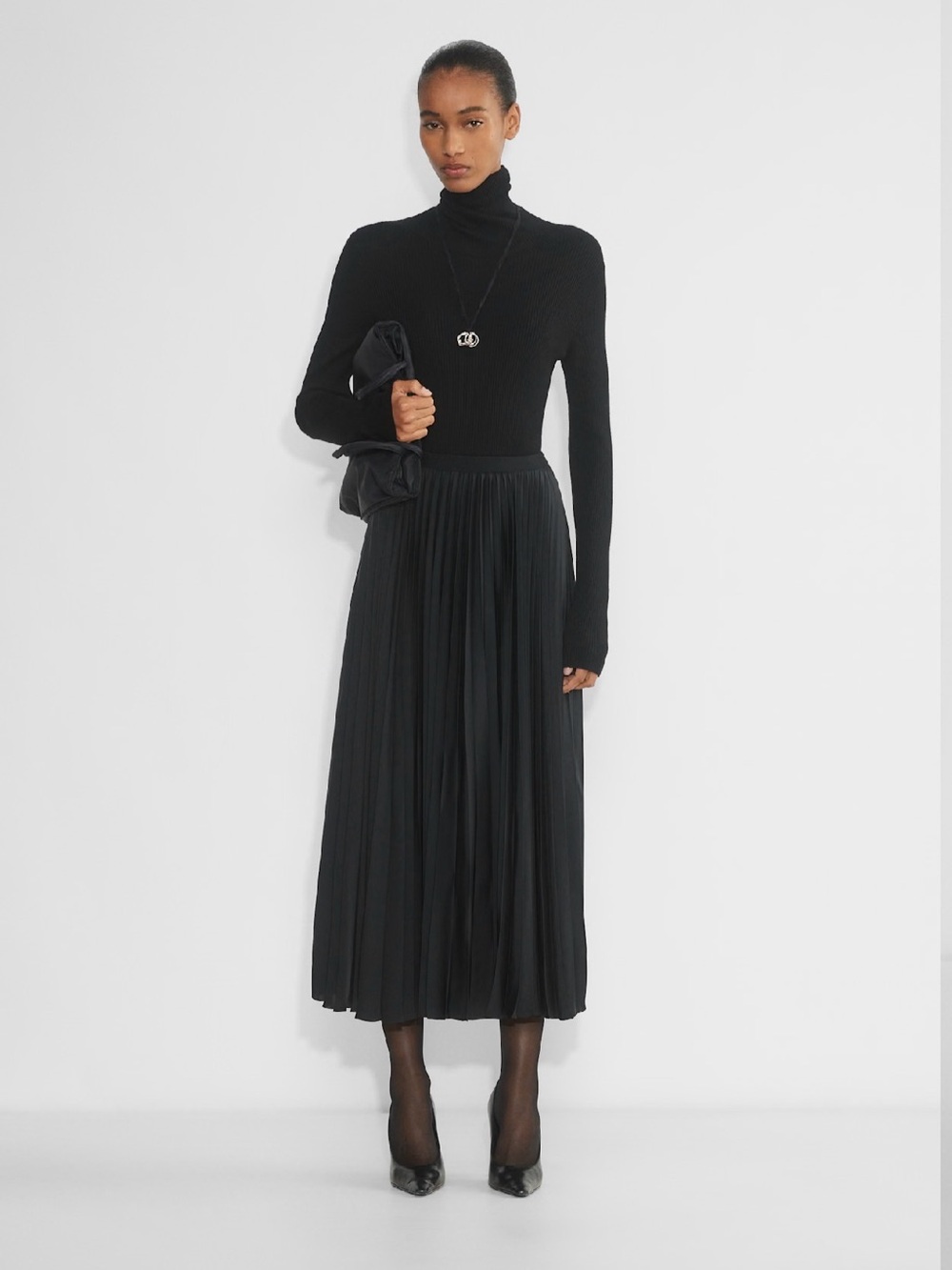 [Brand New] Babaton Maido Satin Pleated Skirt (Size XS)